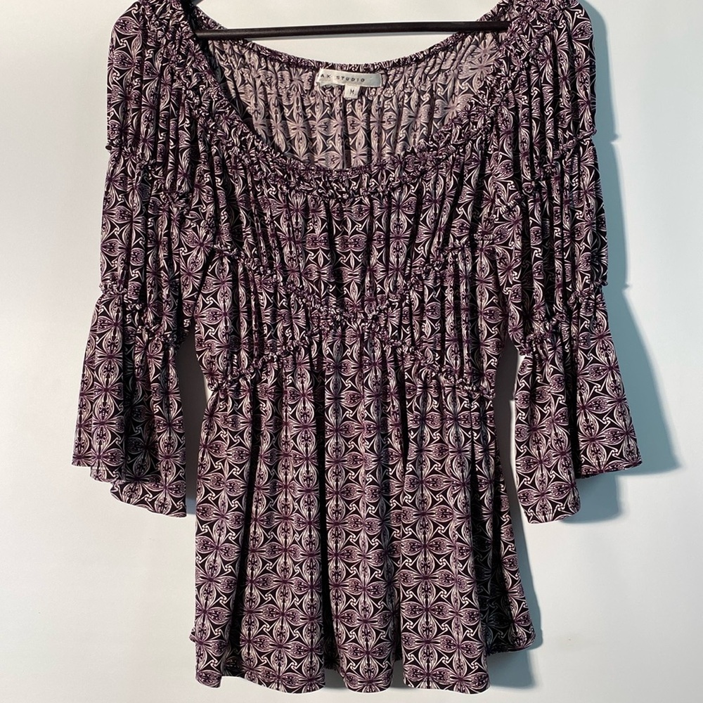 Max Studio - Women’s peasant style top. Size M